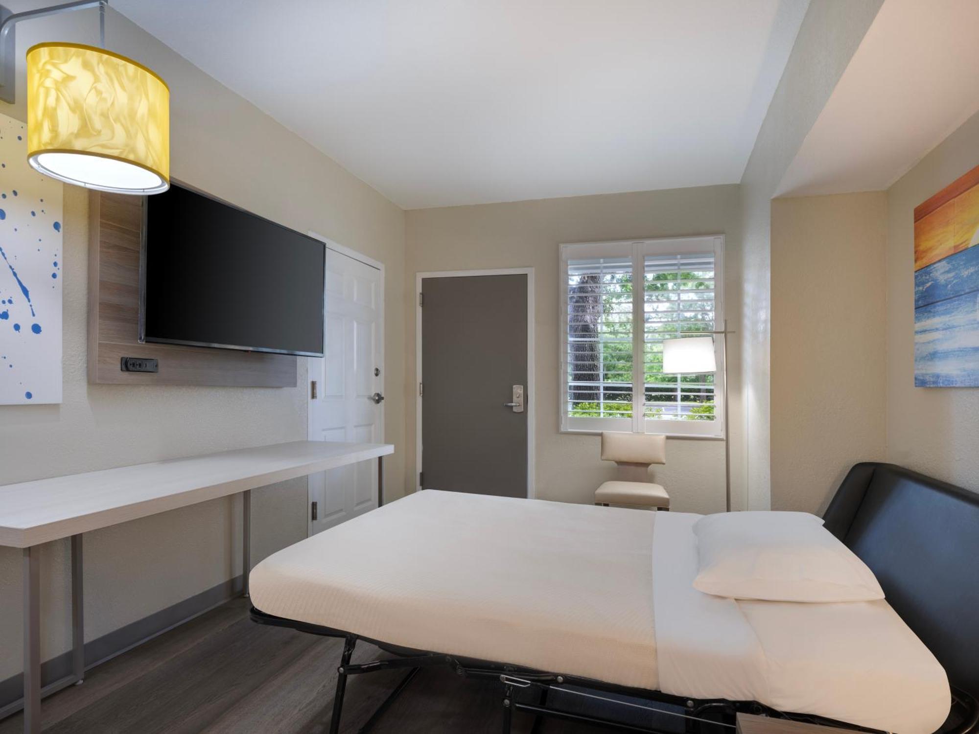 One-Bedroom King Suite with Kitchen,1709583534:JPEG