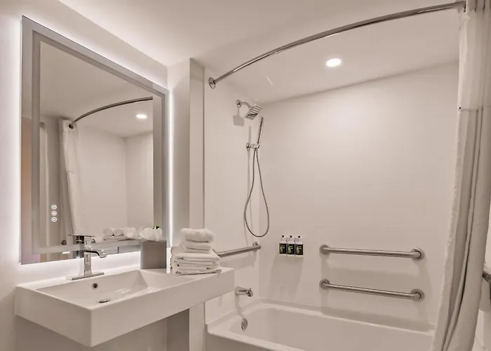 Hotels with pool B&B Orlando International Drive Near Universal - Newly Renovated!