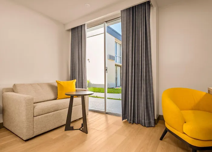 Hotels with pool B&B Orlando International Drive Near Universal - Newly Renovated!
