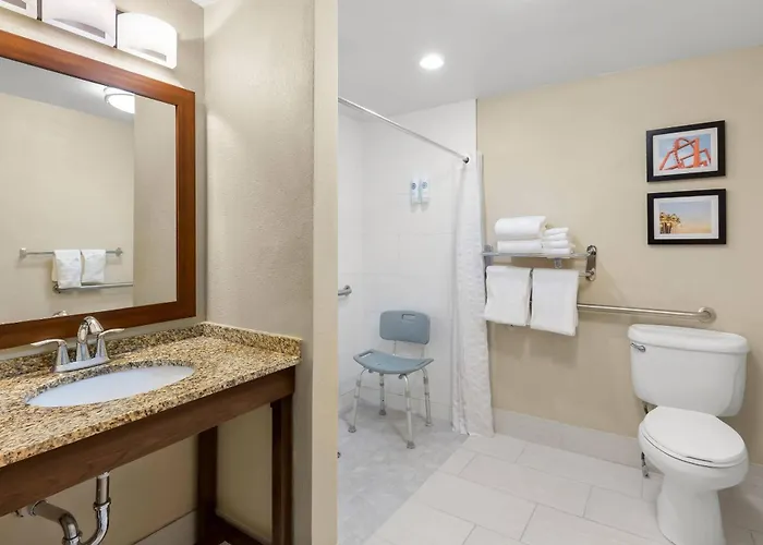 Cheap hotel: Comfort Suites Near Universal Orlando Resort