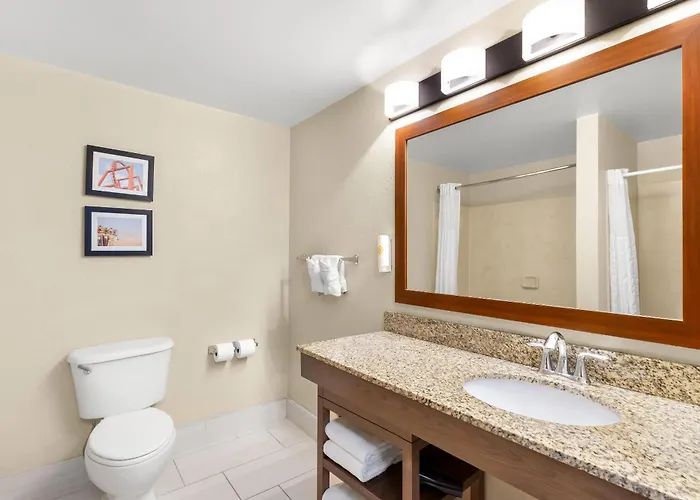 Cheap hotel: Comfort Suites Near Universal Orlando Resort