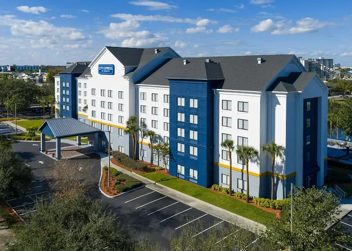 Comfort Inn & Suites Near Universal Resort-Convention Ctr